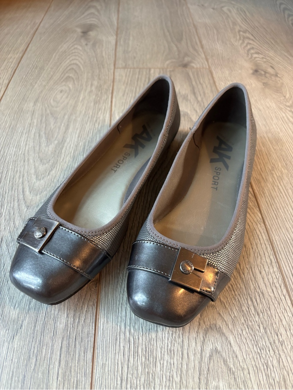 AK Anne Klein Sport Grey Pewter Metallic Buckle Wedge Ballet Flats Size 8M